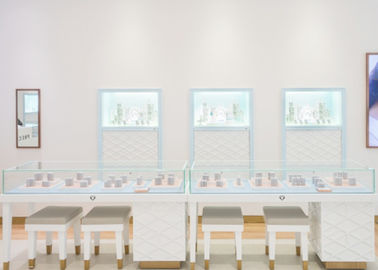 Niestandardowe wystawy biżuterii / szafki wystawowe w sklepie Instaluj ze światłami LED
